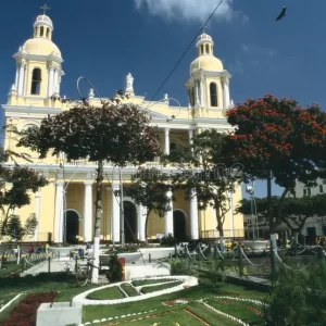 city tours en Chiclayo con guía de turismo recorriendo las mejores atracciones en un tours full Day